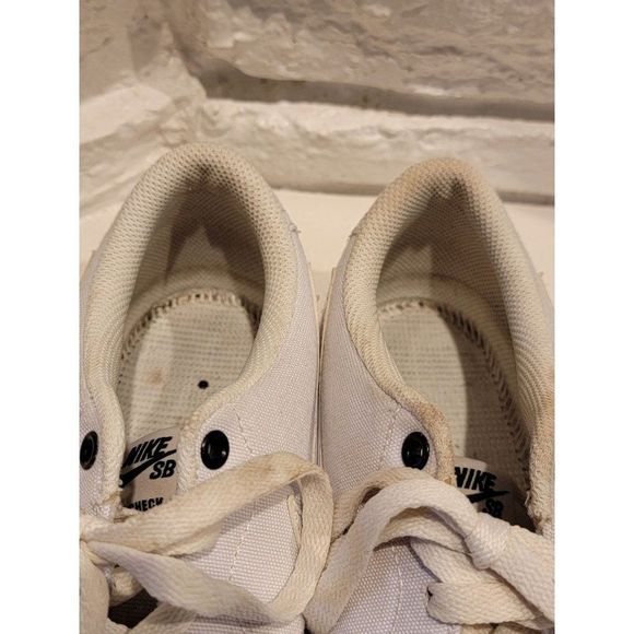 Nike White Sneakers Minimalist Design - Picture 8 of 12